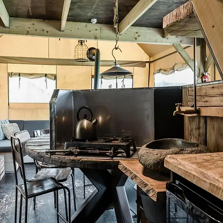 Campo de lujo Tent In By Dunes *