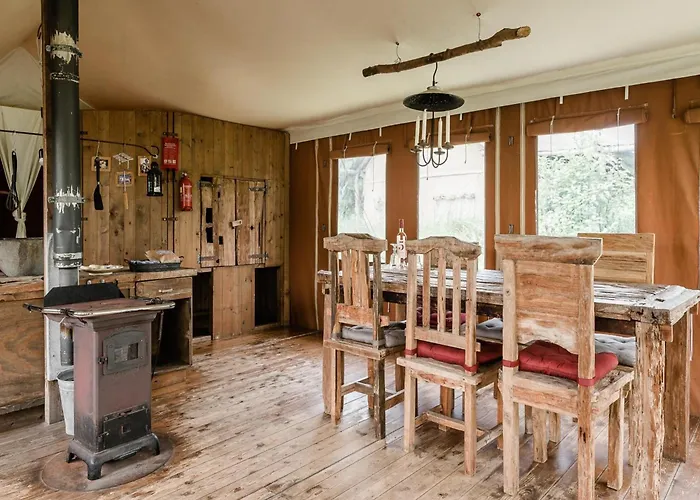 Tent In By Dunes Tente de luxe